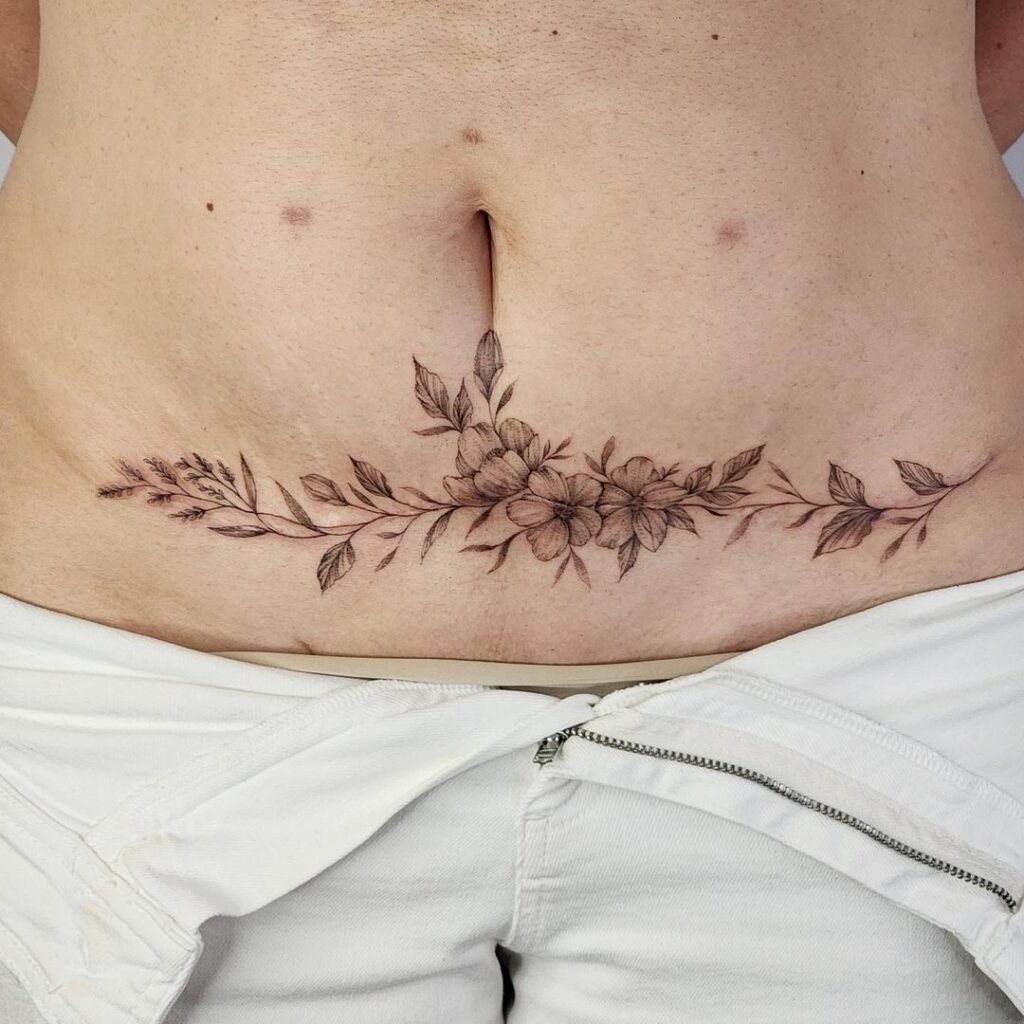 20 brillantes tatuajes de abdominoplastia para aumentar tu confianza