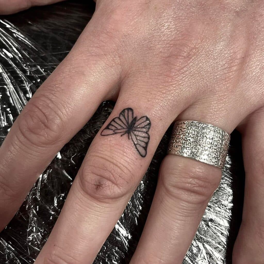 25 Elite Butterfly Finger Tattoos That'll Make You Flutter