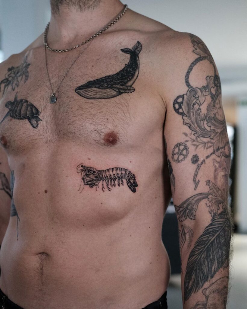 21 idées irrésistibles de tatouages de crevettes qui vous feront craquer