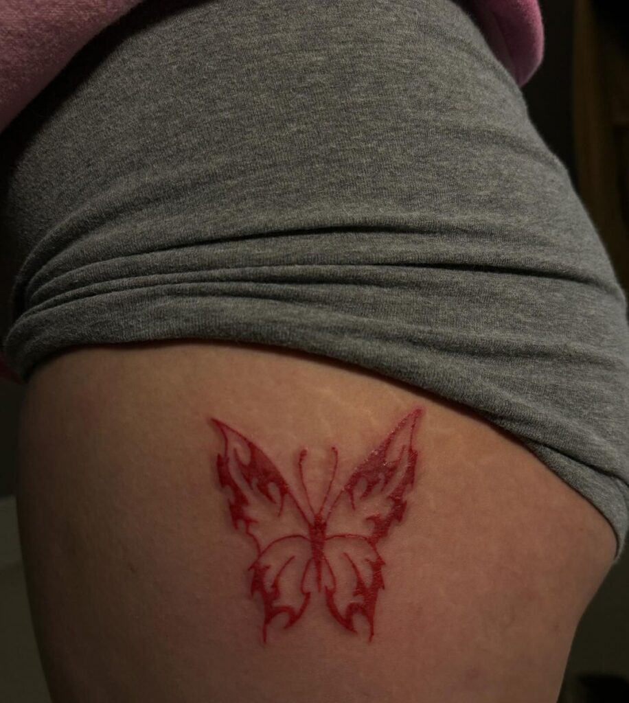 Significado de los tatuajes de mariposas rojas y 25 diseños impresionantes