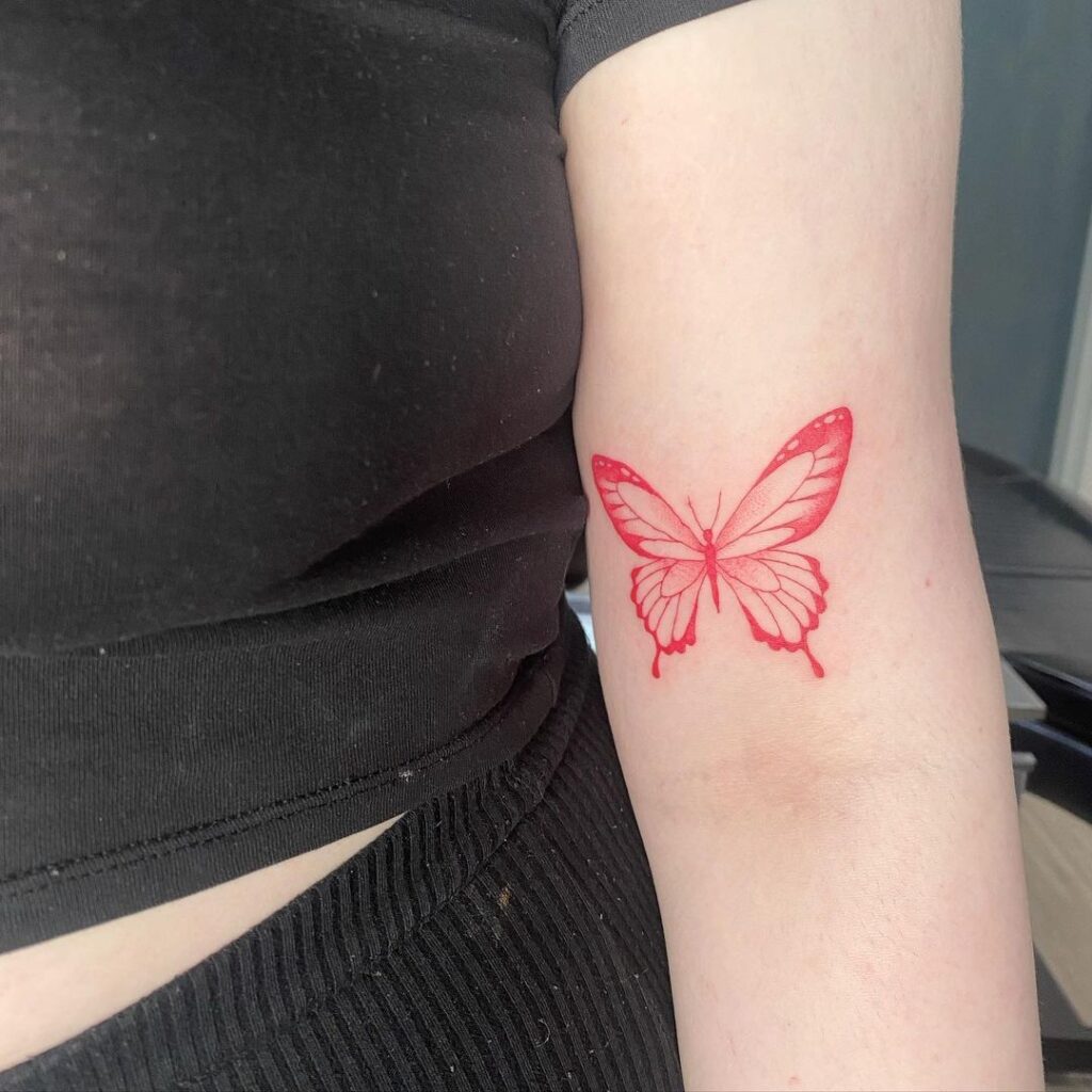 Signification du tatouage papillon rouge et 25 motifs à couper le souffle