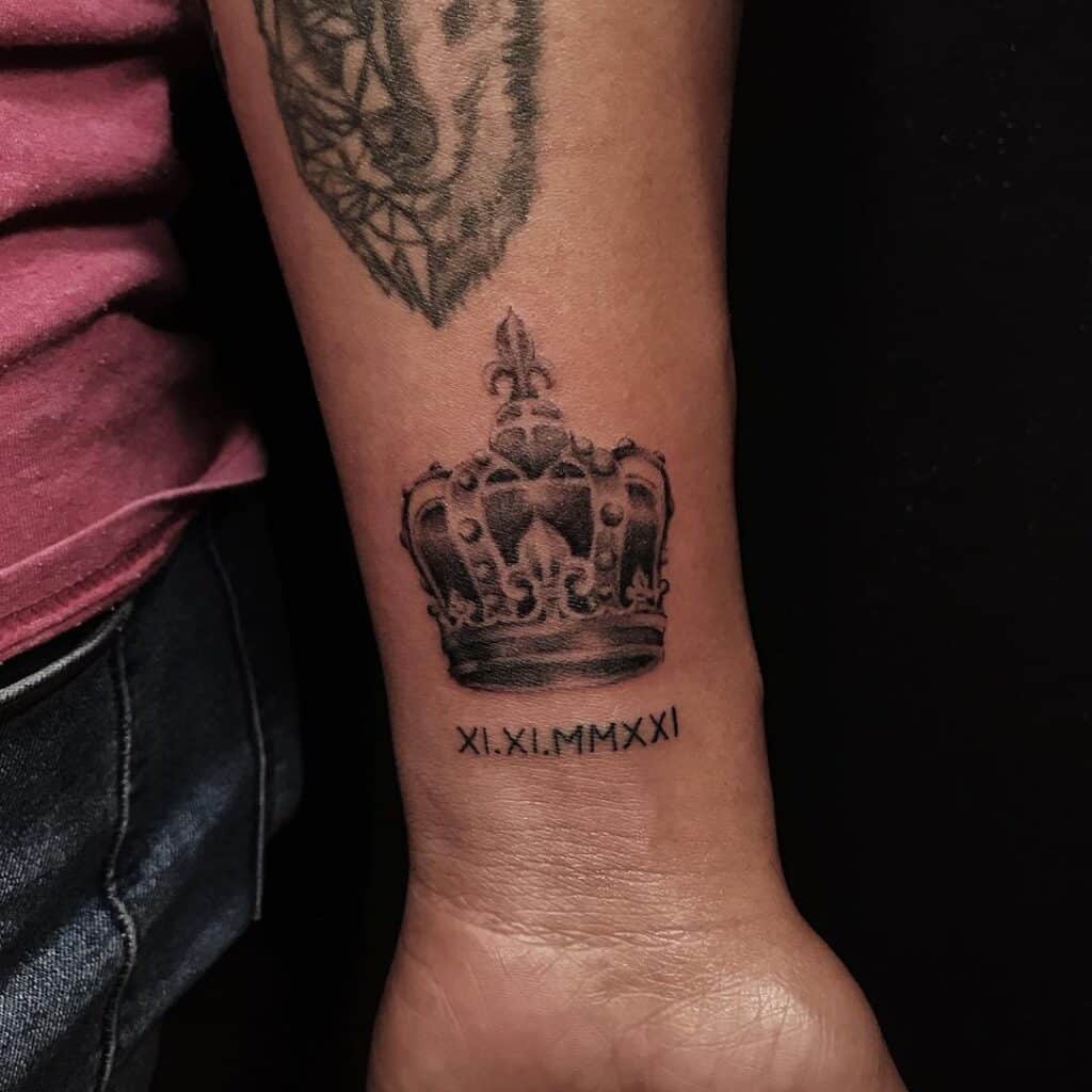 25 Captivating Crown Tattoos That Are Truly Works Of Art