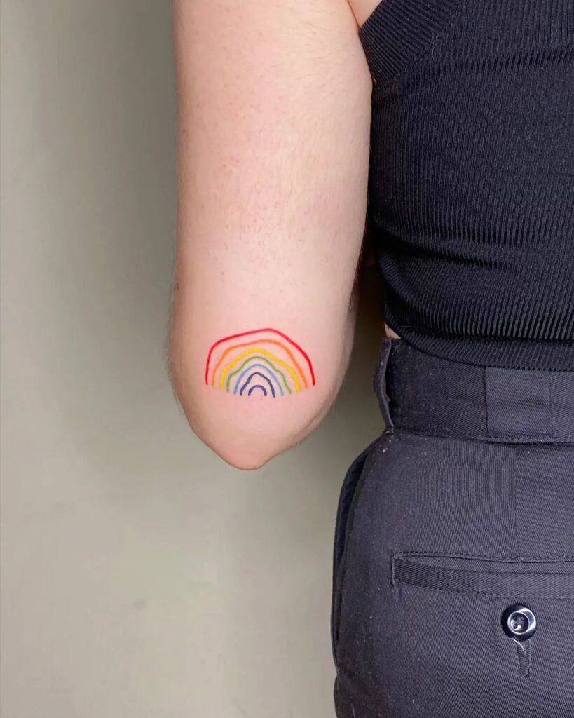 23 idées de tatouage arc-en-ciel radieux qui vous impressionneront