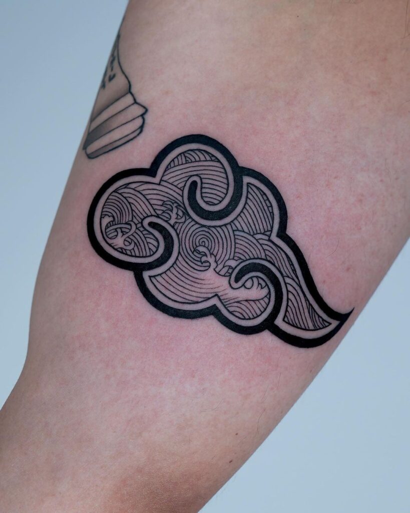 21 ideas únicas de tatuajes de nubes que demuestran que sólo el cielo es el límite