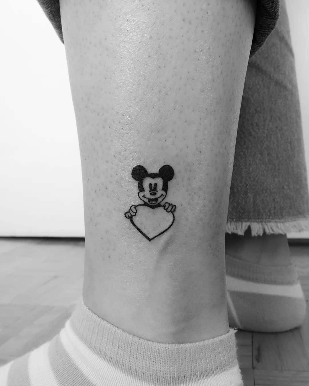 20 Epic Mickey Mouse Tattoo Ideas Perfect For Disney Fans 9184