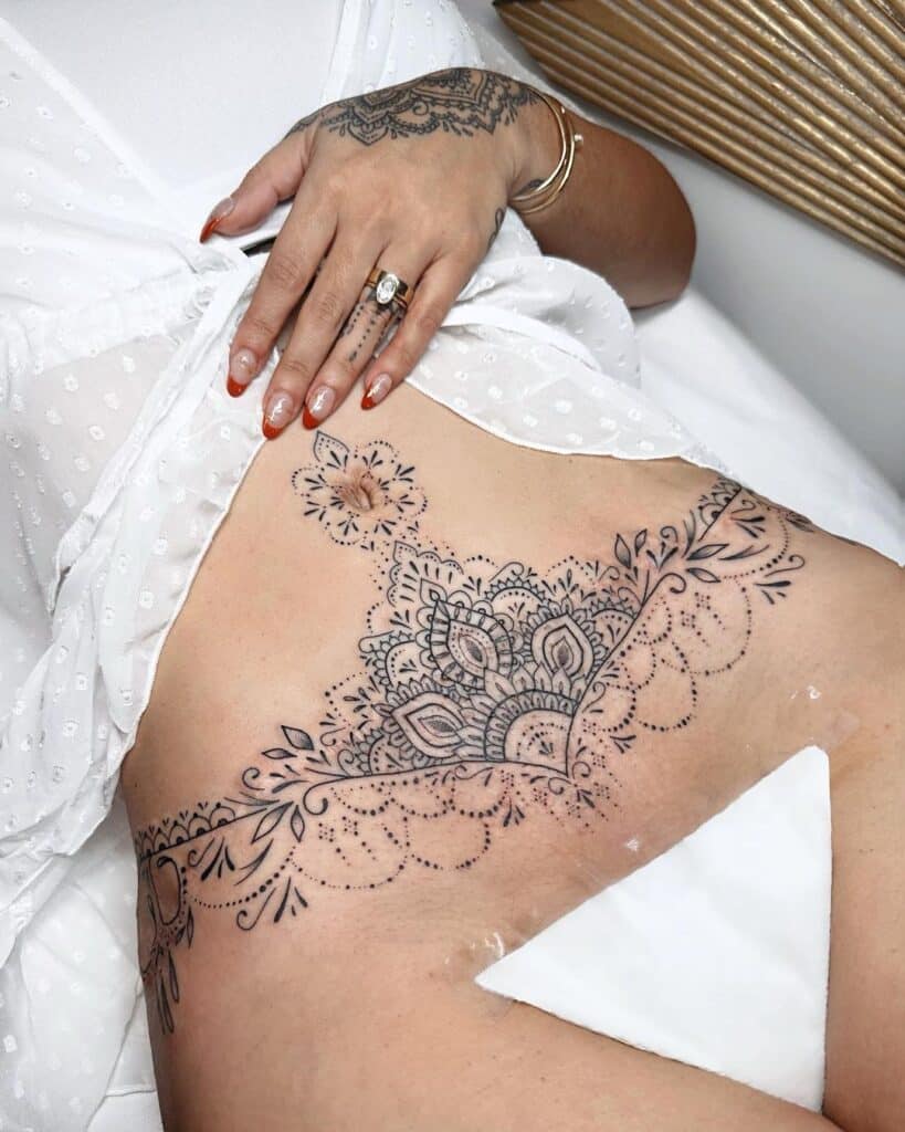 20 Brilliant Tummy Tuck Tattoos To Boost Your Confidence