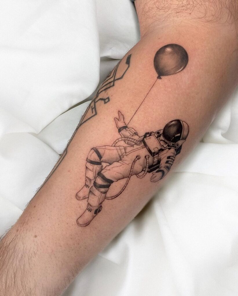 23 ideas de tatuajes de astronautas legendarios a los que es imposible resistirse