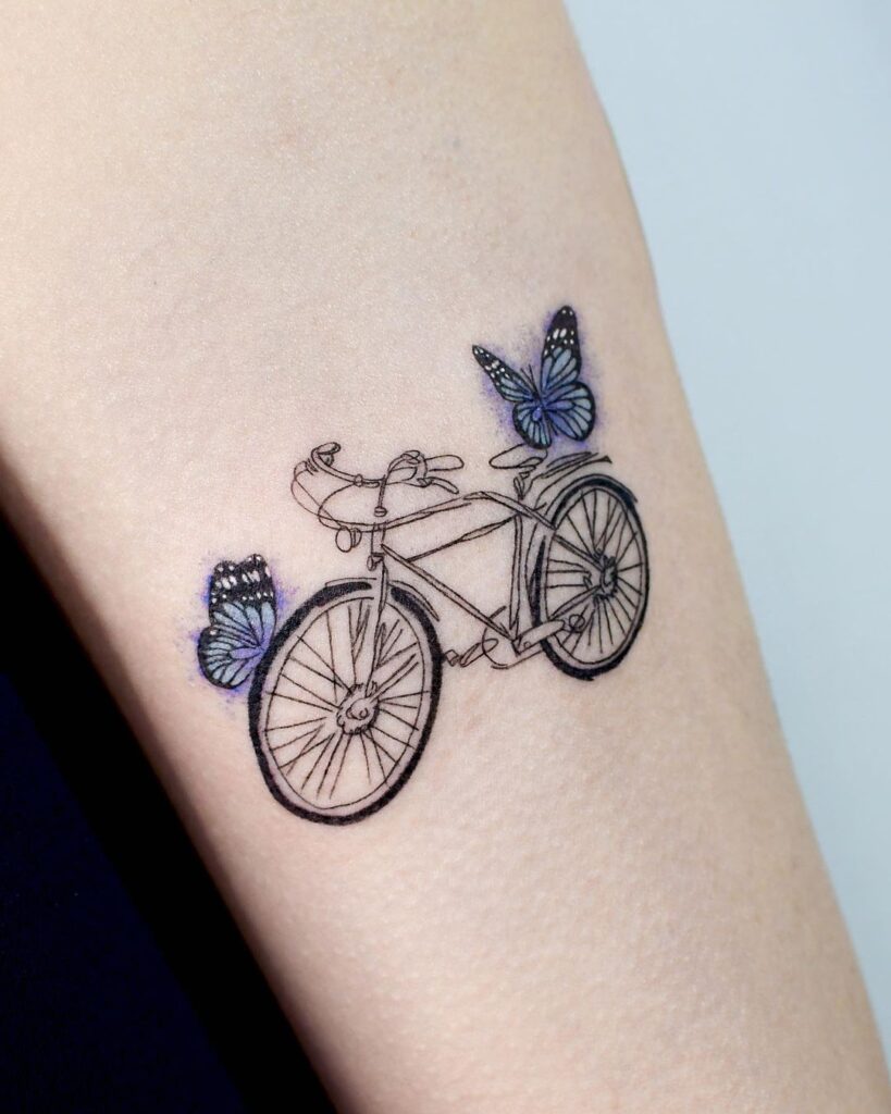 20 atractivas ideas de tatuajes de bicicletas para aficionados al aire libre