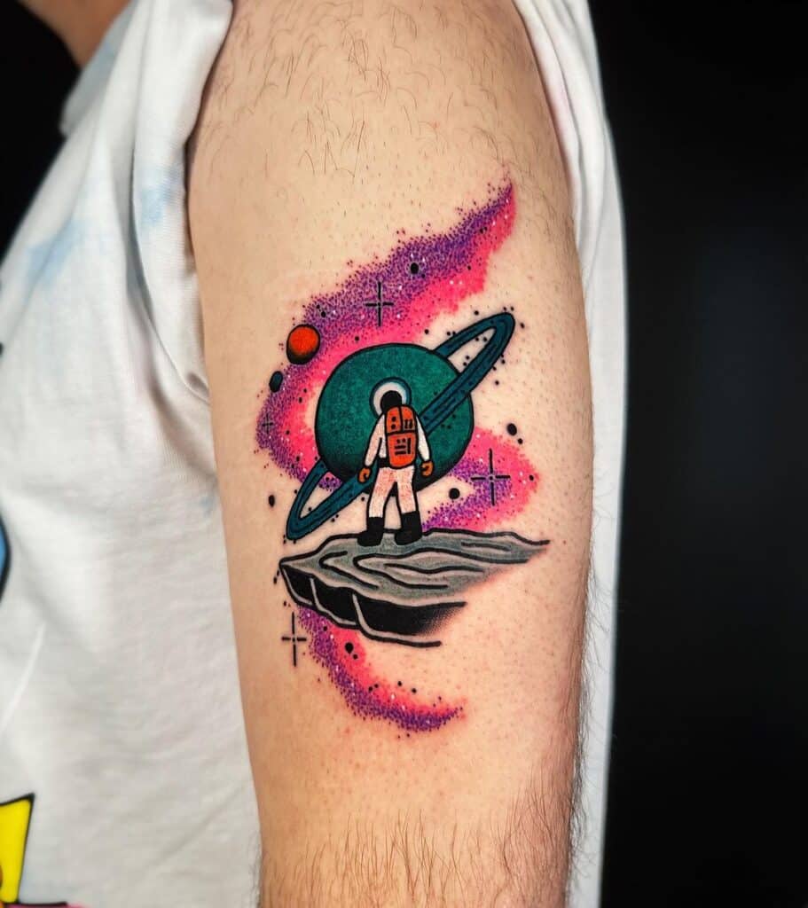 21 idées de tatouage spatial pour l'explorateur qui sommeille en vous