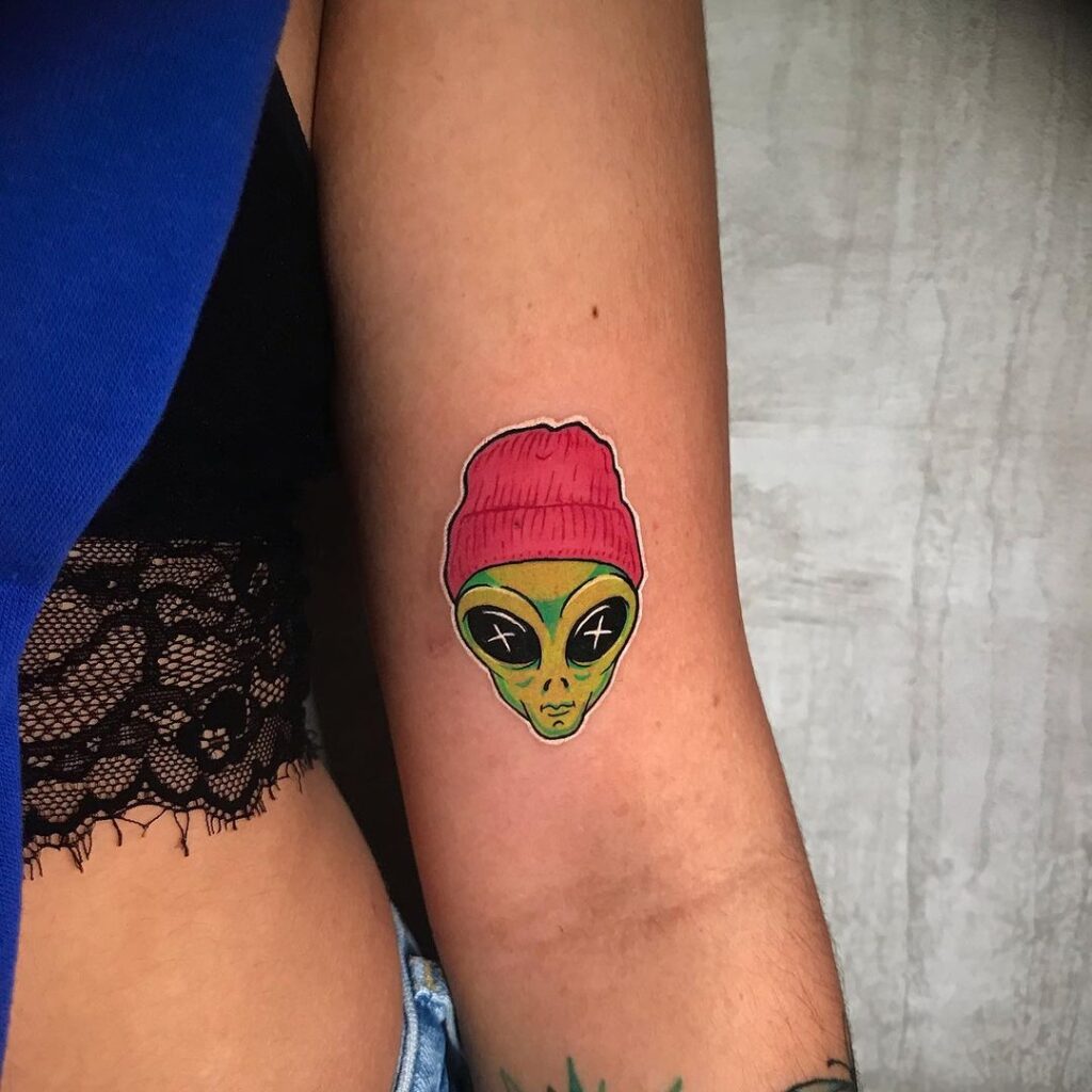 20 ideias cativantes de tatuagens de extraterrestres que ousam ser diferentes