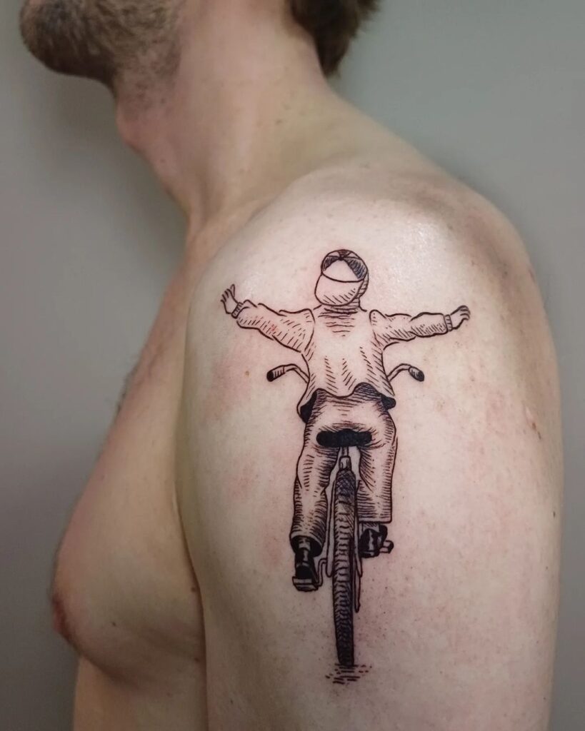 20 attraenti idee di tatuaggio con la bicicletta per gli amanti dell'aria aperta