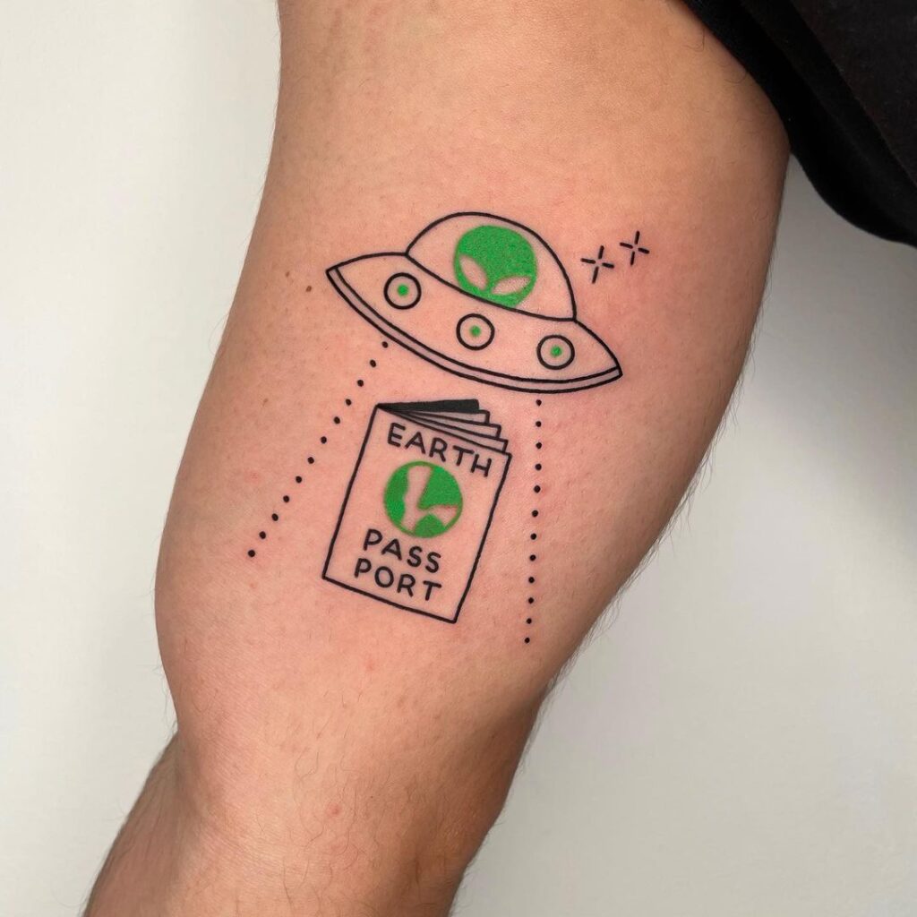 20 fesselnde Alien Tattoo Ideen, die es wagen, anders zu sein