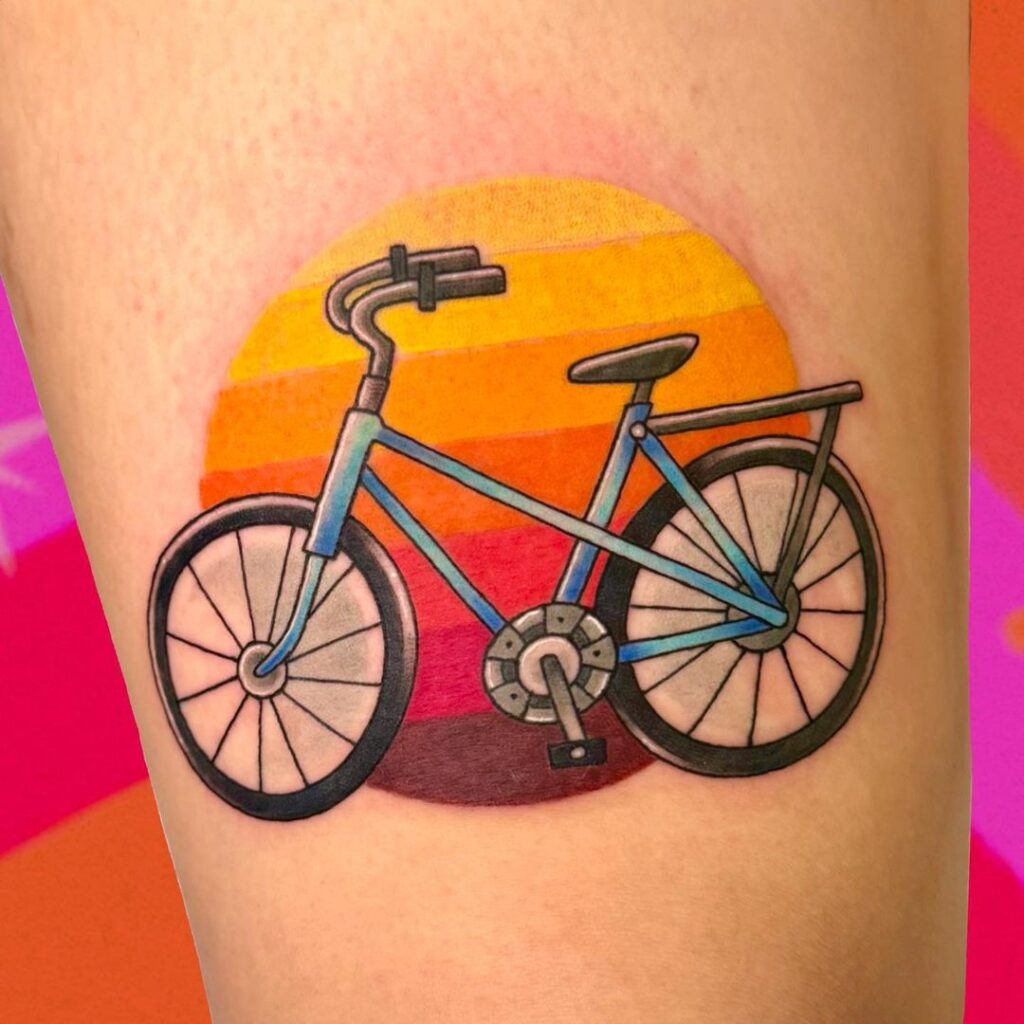 20 atractivas ideas de tatuajes de bicicletas para aficionados al aire libre