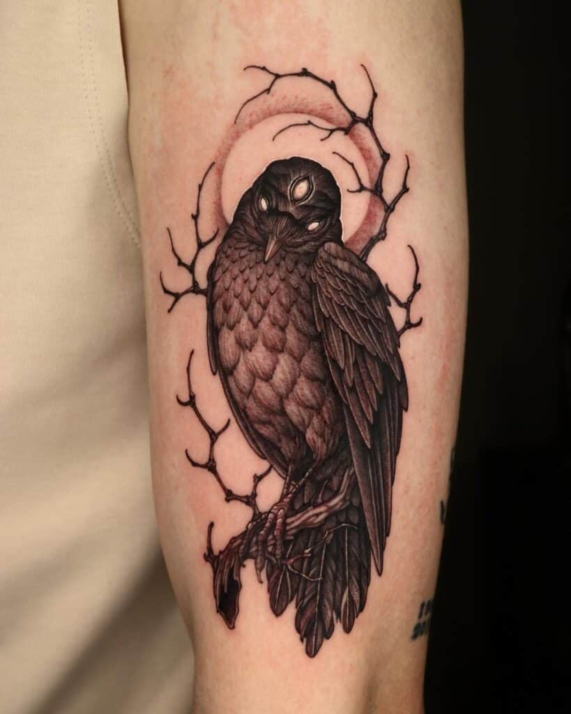 23 tatuaggi protettivi del corvo per aiutarvi a superare i momenti difficili