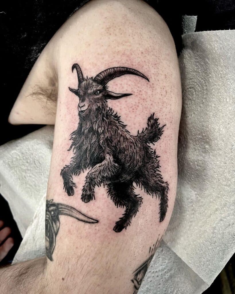 24 idées de tatouage de chèvre pour votre prochaine visite au salon de tatouage