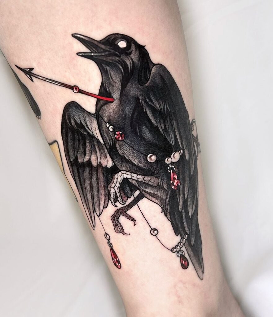23 tatouages de corbeaux protecteurs pour vous aider dans les moments difficiles