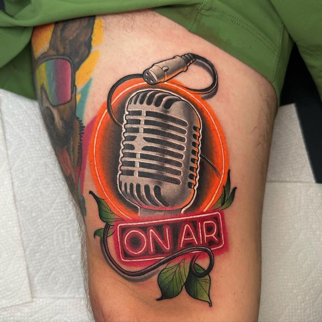 25 ideias para tatuagens de microfone se quiseres que a tua voz seja ouvida