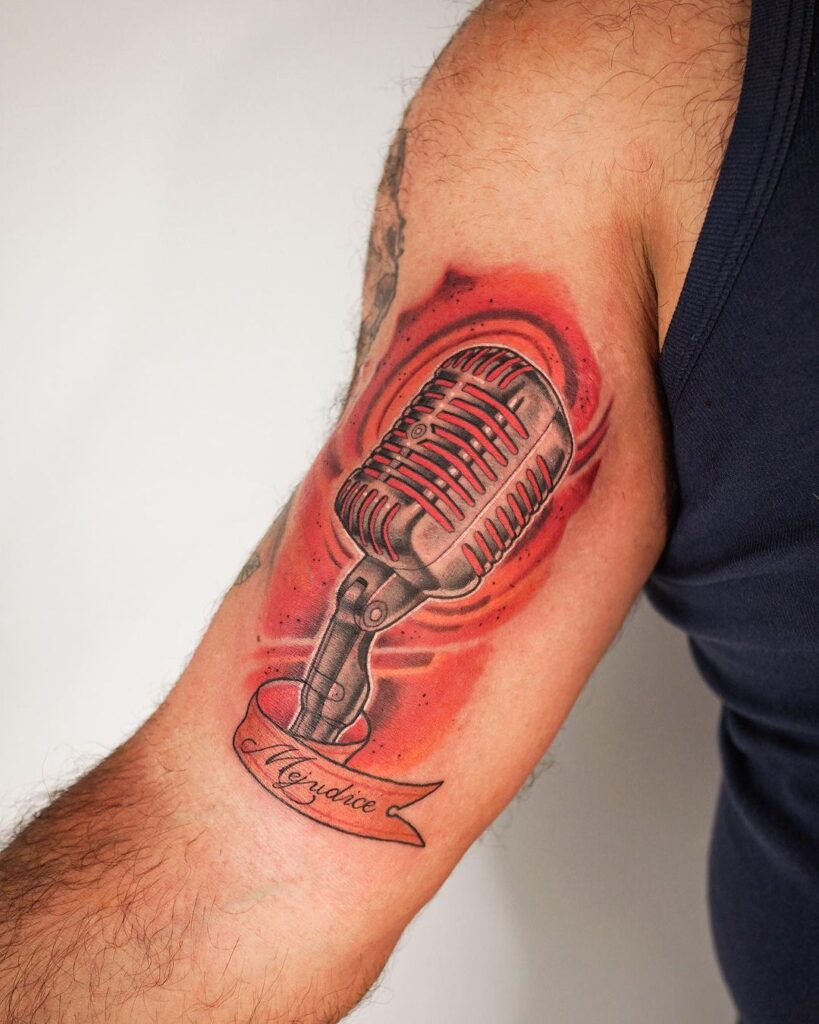 25 ideias para tatuagens de microfone se quiseres que a tua voz seja ouvida