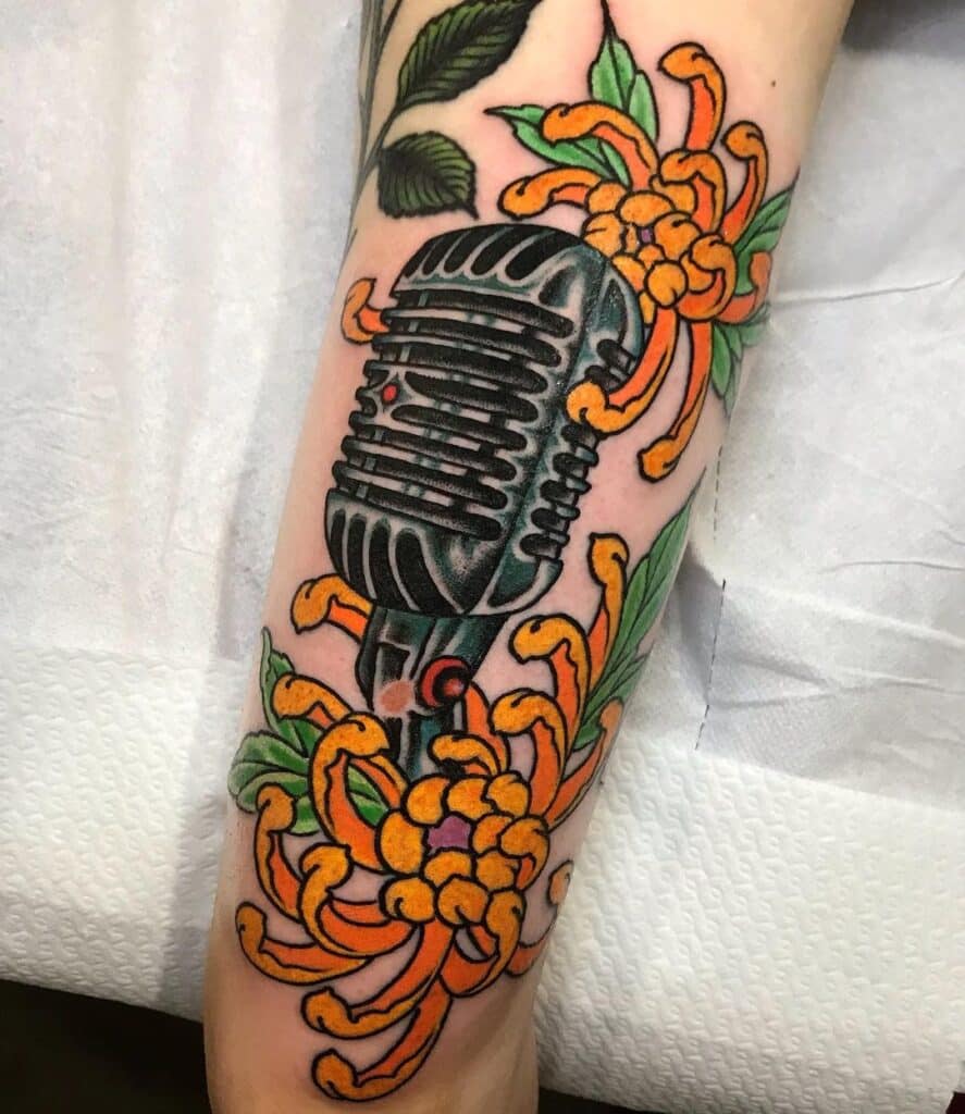 25 ideas para tatuarte un micrófono si quieres que se oiga tu voz