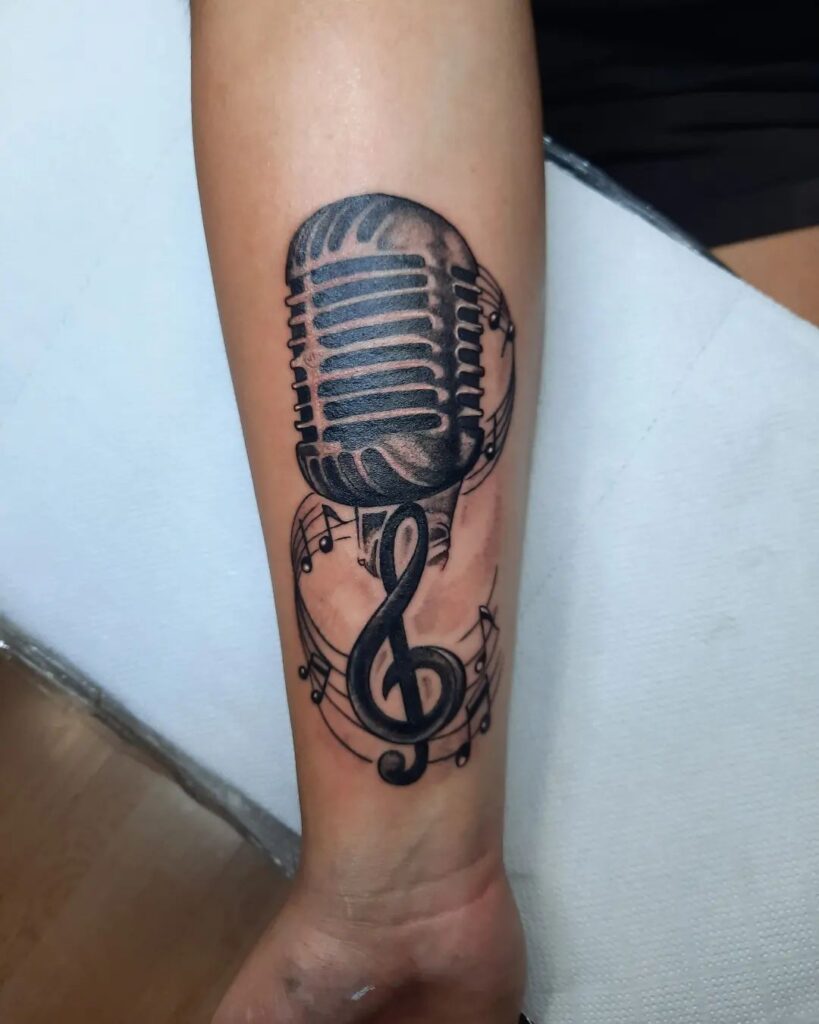 25 Mikrofon-Tattoo-Ideen, wenn Sie möchten, dass Ihre Stimme zu hören ist