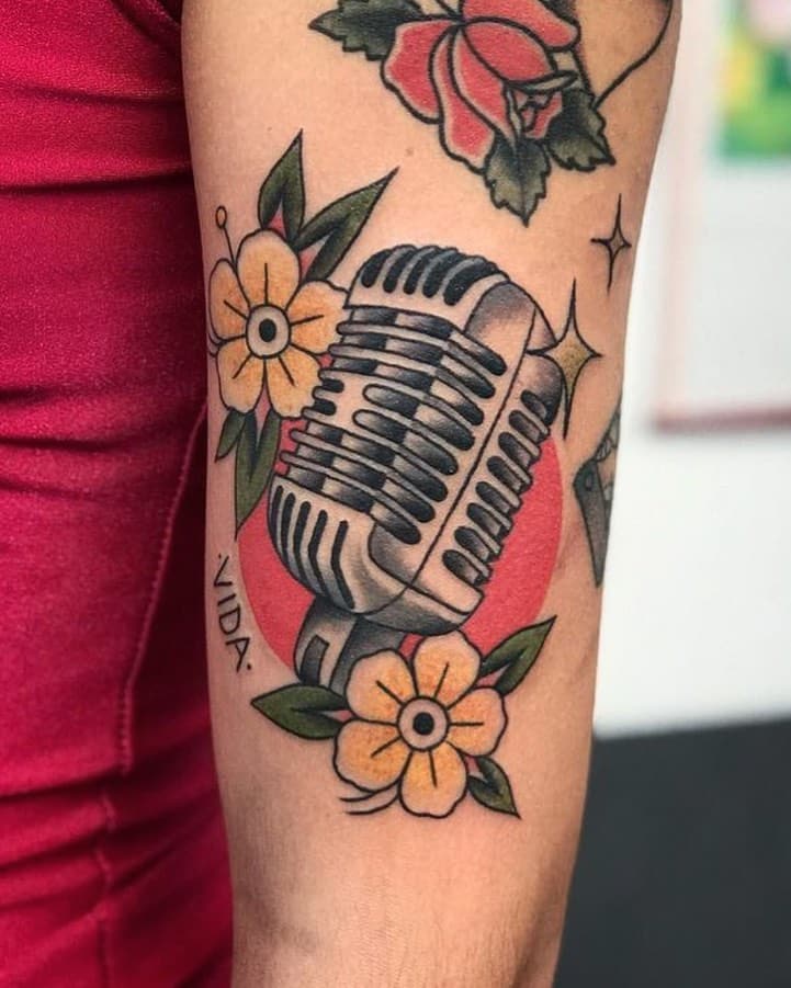 25 idee per tatuaggi con microfono se volete che la vostra voce venga ascoltata