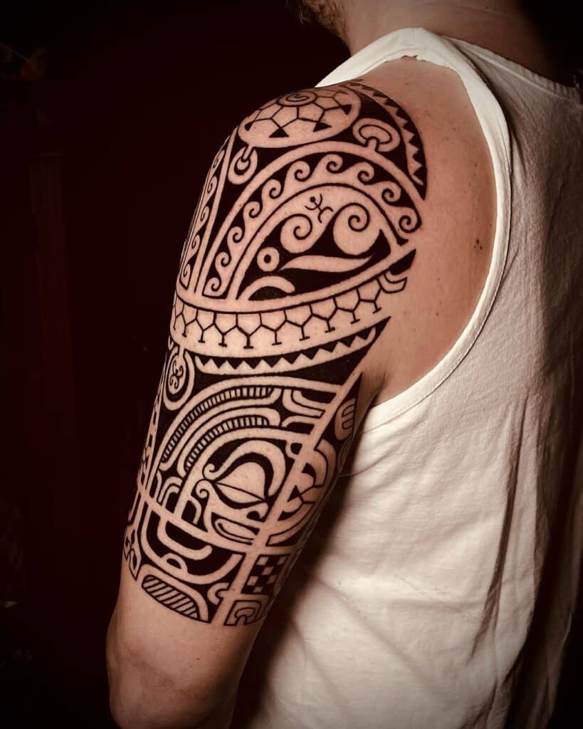 20 ideias impressionantes de tatuagens tribais que honram a sua identidade