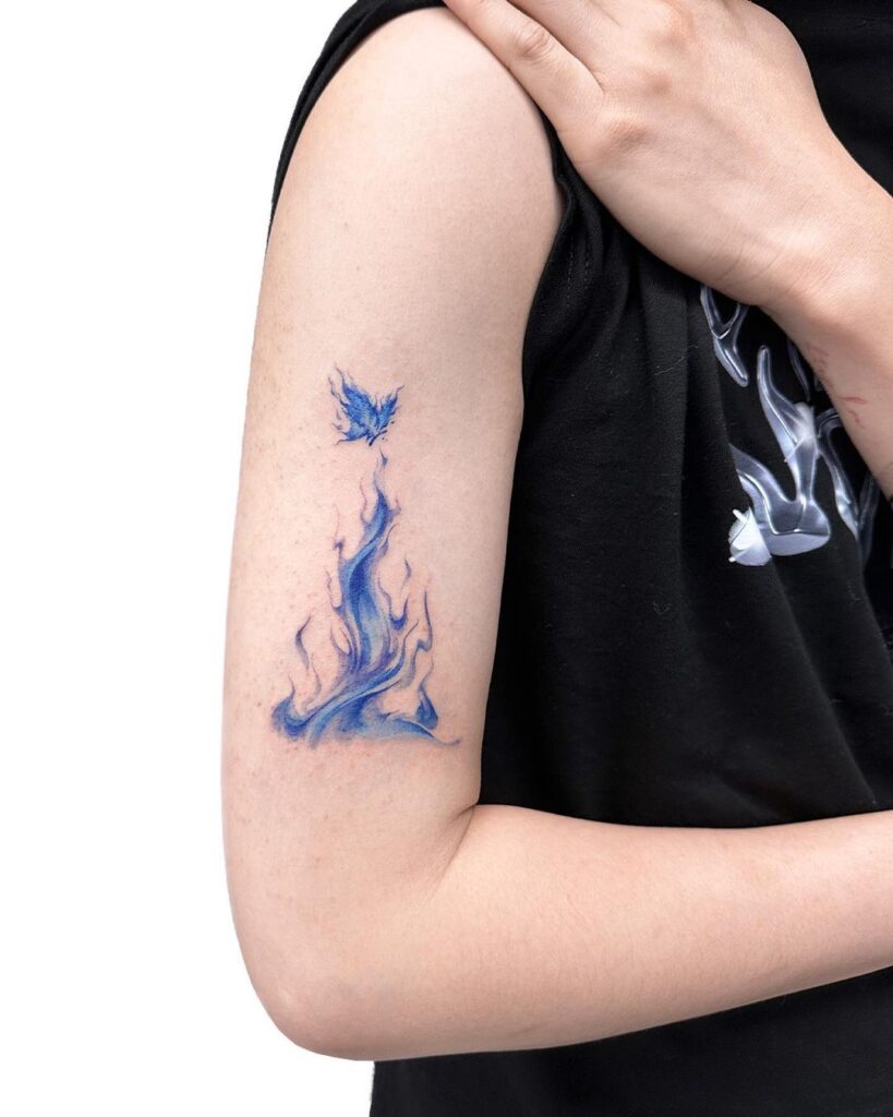 21 fascinantes ideas de tatuajes de fuego para encender tus deseos de tinta
