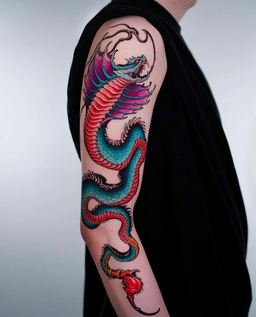20 populares tatuajes de cobra que te harán deslizarte con estilo