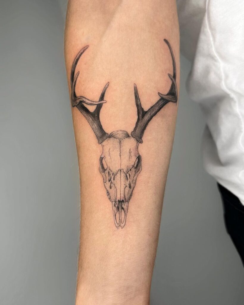 20 Radiantes Tatuajes de Ciervos que no "Reinarán" en tu Desfile