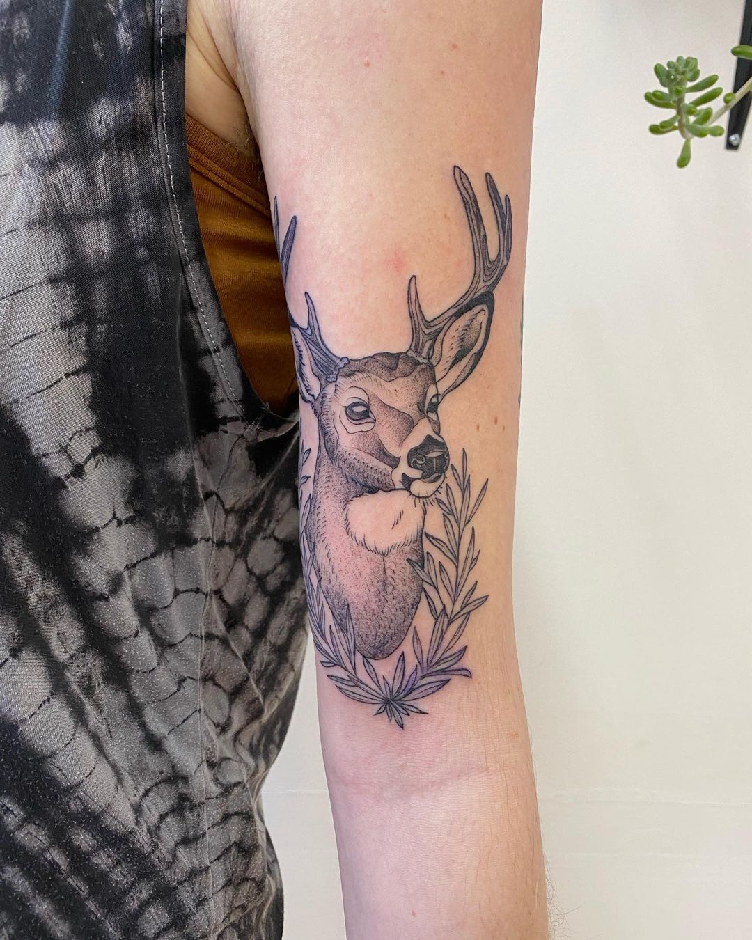 20 Radiant Deer Tattoos That Won't Rein On Your Parade