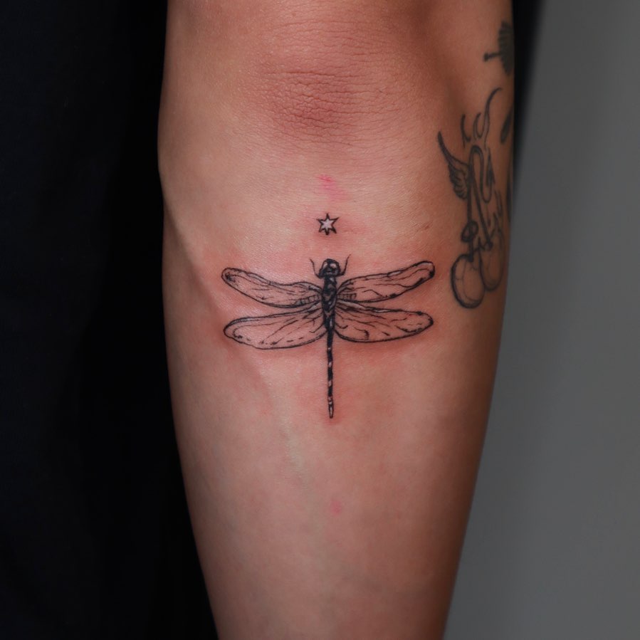 25 tatouages de libellule épiques qui vous apporteront de l'énergie positive