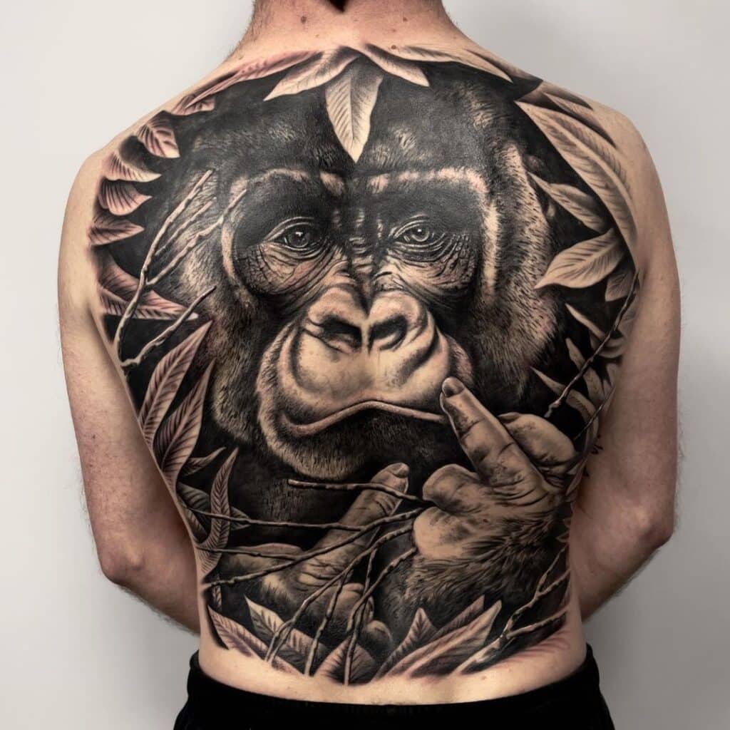 20 Erstaunliche Gorilla-Tattoos, die Sie "affenmäßig" schätzen lernen werden