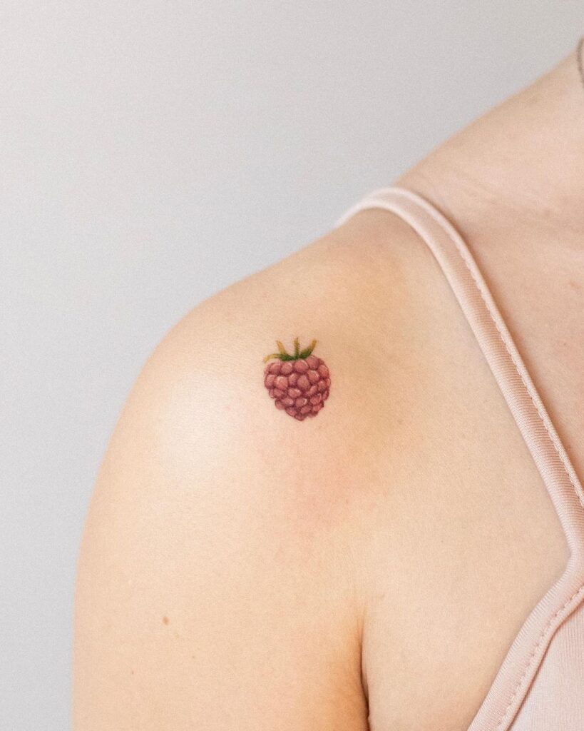 25 impressionnants tatouages de fruits à se mettre sous la dent
