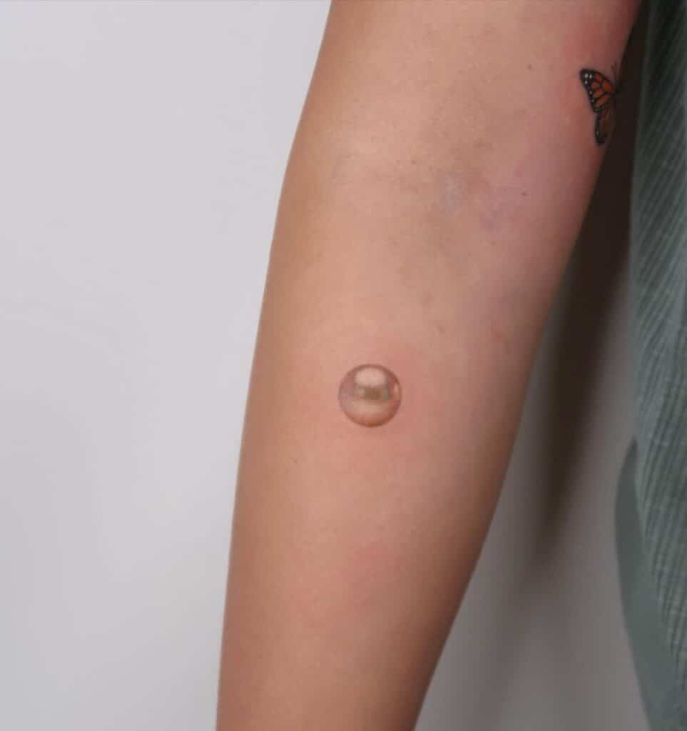 21 unwiderstehliche Perlen-Tattoo-Ideen zum sofortigen Eintauchen