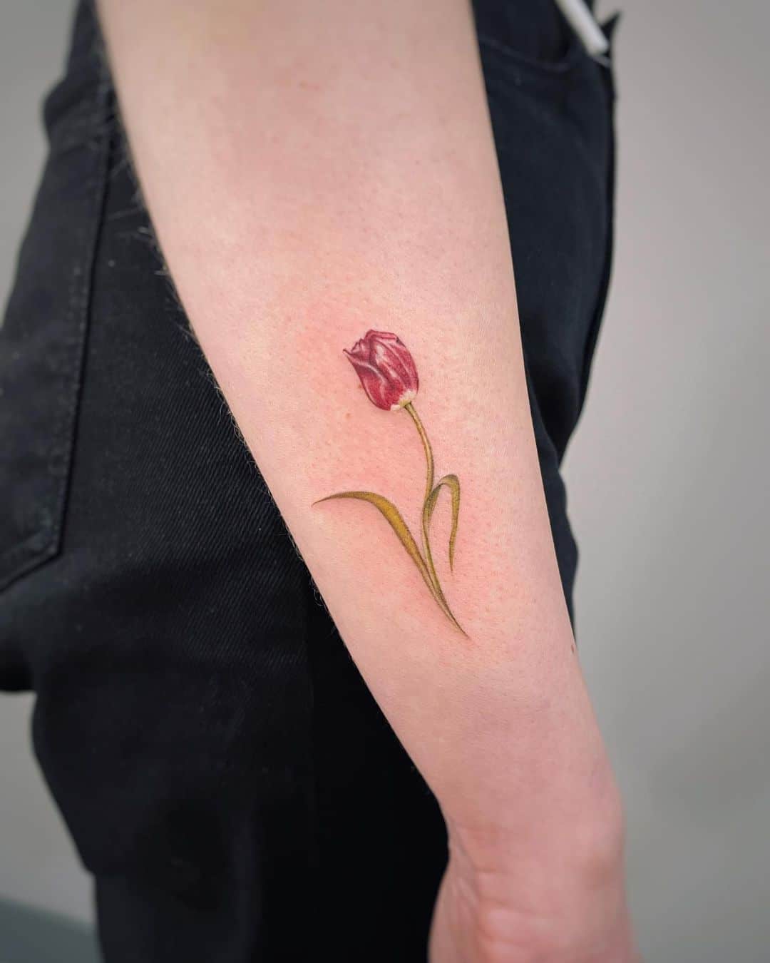 23 Incredible Tulip Tattoos To Impress Your Buds With