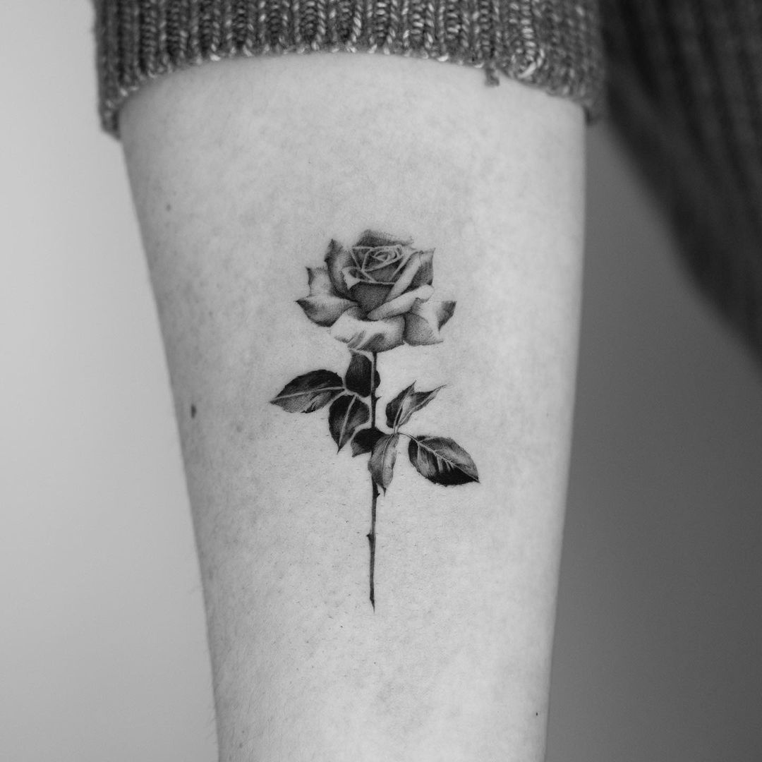 20 Radiant Flower Tattoos That Explore The Beauty Of Nature