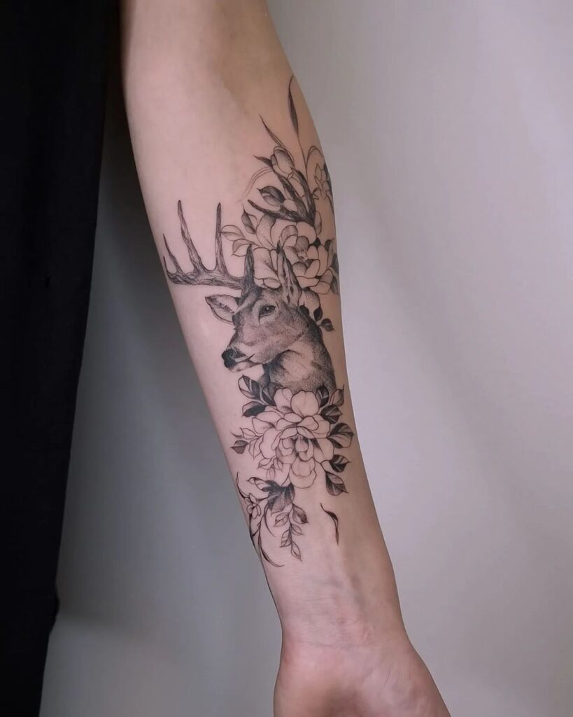 20 tatouages de cerfs radieux qui ne vous feront pas perdre votre temps