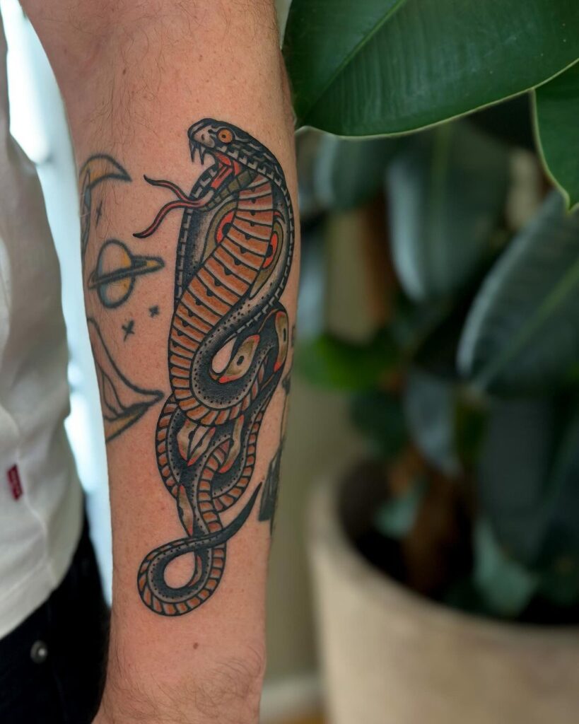 20 tatuaggi Cobra popolari che vi faranno strisciare con stile