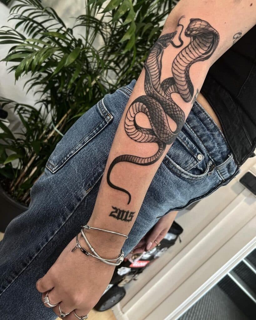 20 tatouages populaires de cobra qui vous feront glisser avec style