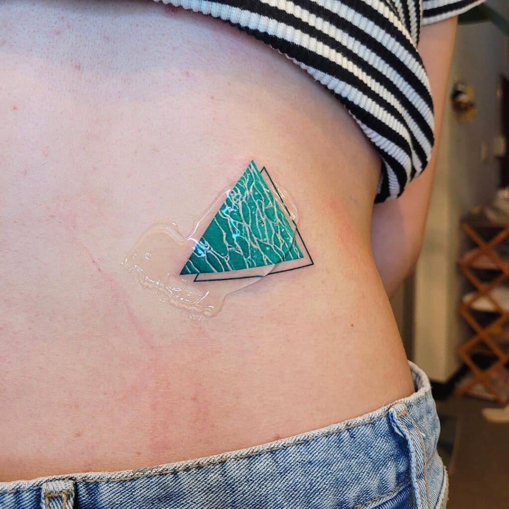20 ideias de tatuagens triangulares impressionantes que o vão deixar boquiaberto