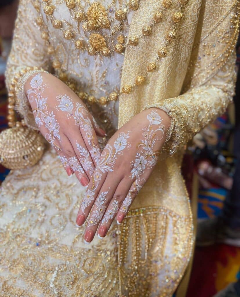 20 Irresistible Henna Tattoo Ideas To Celebrate Your Culture