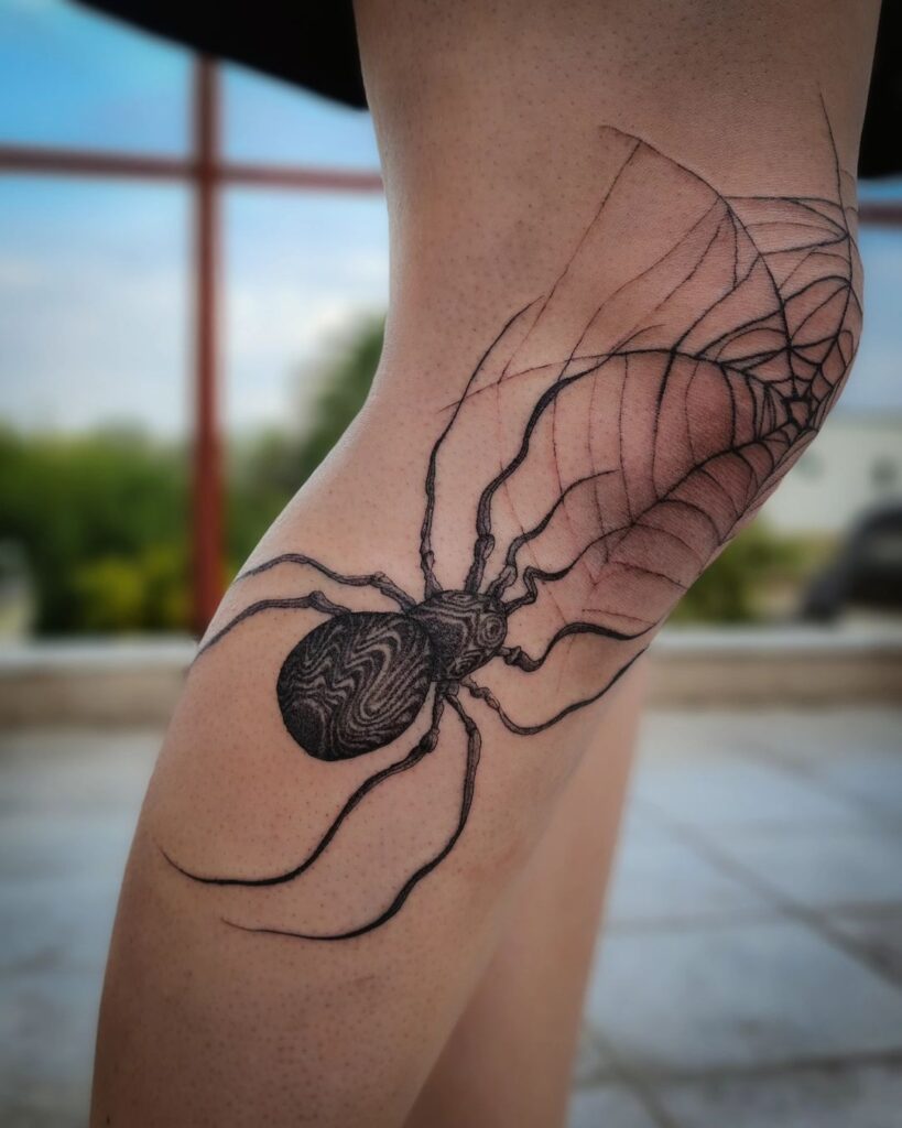 20 idées étonnantes de tatouage en toile d'araignée tissée avec de l'encre