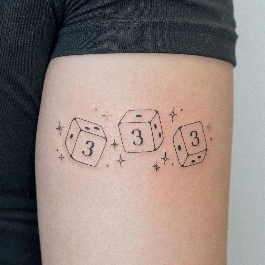 25 tatuajes de dados definitivos que te harán sentir como un ganador