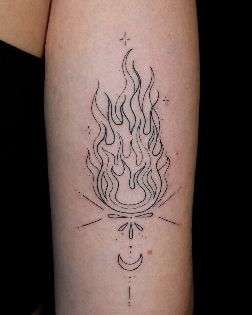 21 Faszinierende Feuer-Tattoo-Ideen zum Anzünden Ihrer Tintenwünsche