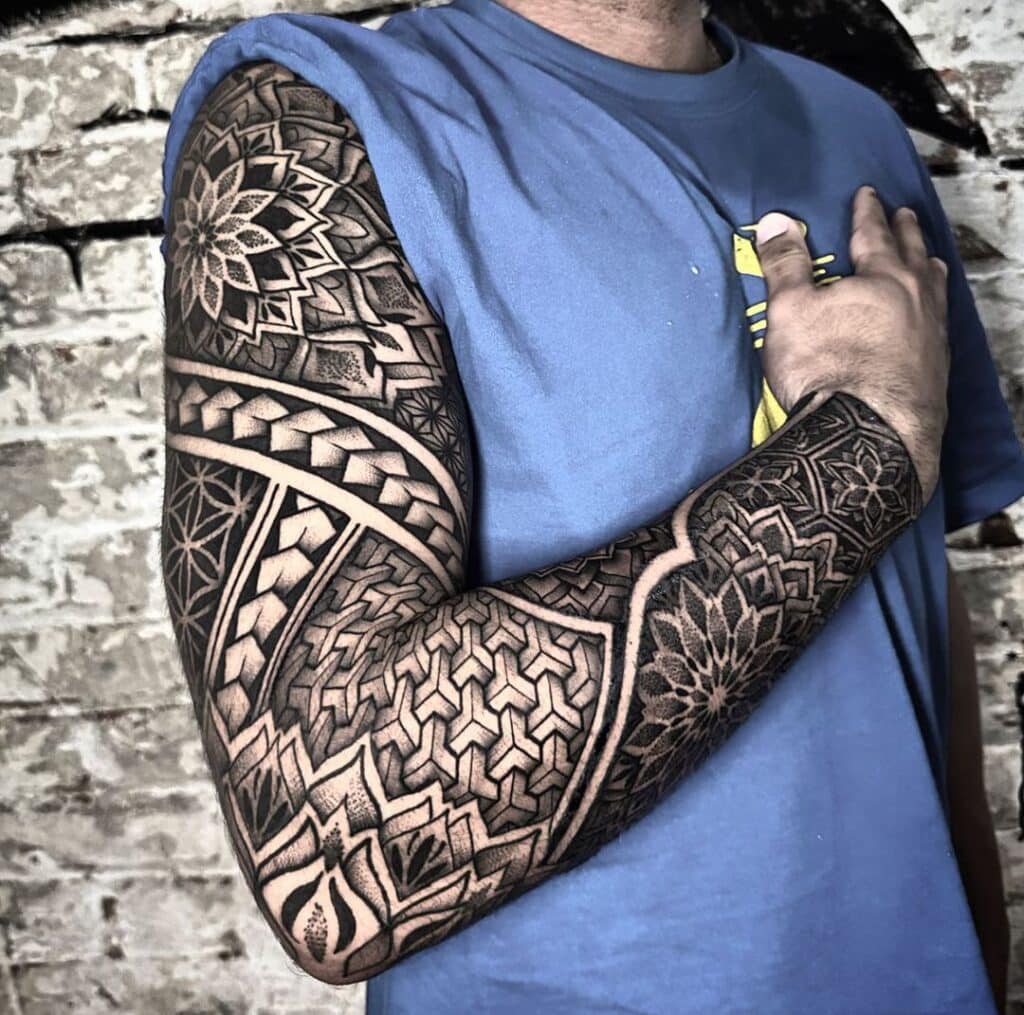 20 ideias impressionantes de tatuagens tribais que honram a sua identidade