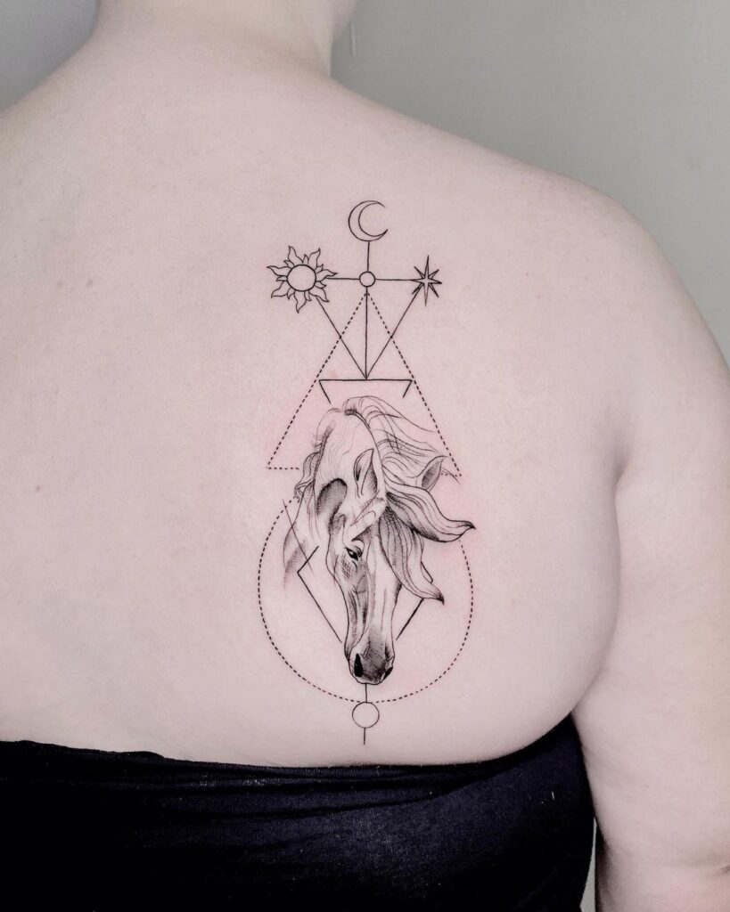 20 hermosos tatuajes de caballos que capturan el espíritu equino