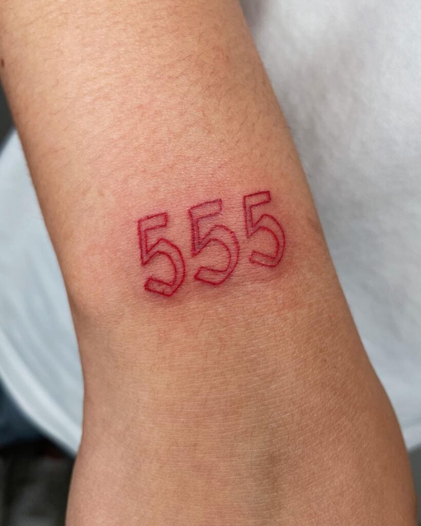 20 idées inspirantes de tatouage 555 qui embrassent les changements de la vie