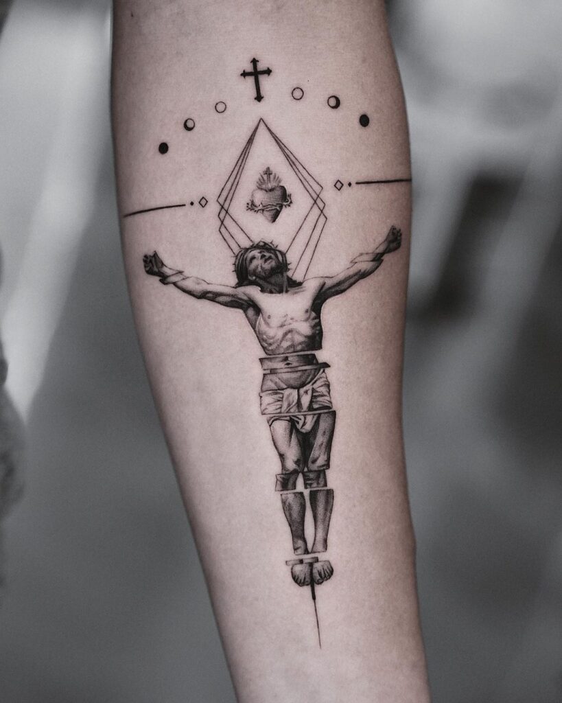 22 poderosos tatuajes de cruces para mujeres en contacto con la fe