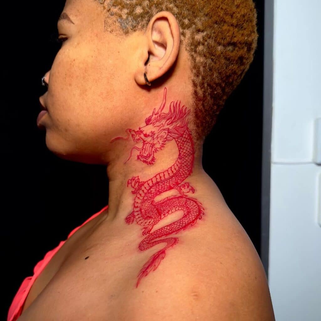 20 idées épiques de tatouage de dragon rouge qui vous obséderont