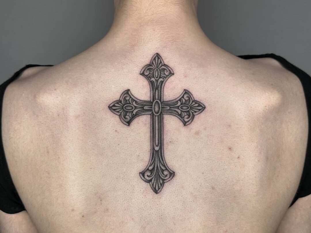 22 tatouages de croix puissants pour les femmes en contact avec la foi